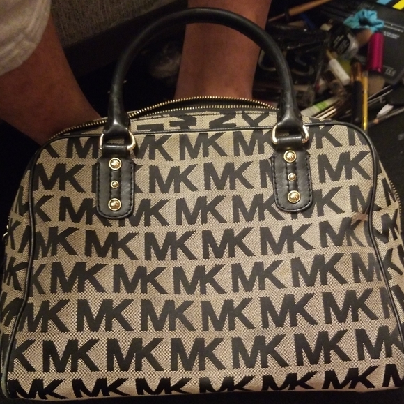 Michael Kors purse - Picture 2 of 4